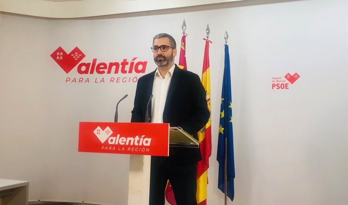 Archivo - El secretario general del PSOE en la Región de Murcia, Francisco Lucas, en la sede del partido