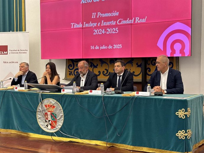 Acto de graduación de la segunda promoción del Curso de Formación Avanzada Incluye e Inserta Ciudad Real 2024-2025.