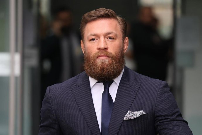 Archivo - El peleador irlandés Conor McGregor, en su llegada al juzgado en Dublín.