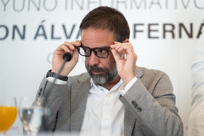 El presidente de Renfe, Álvaro Fernández de Heredia, durante su intervención en el desayuno informativo de Executive Forum España en el Hotel Westin Palace, a 16 de julio de 2025, en Madrid (España).