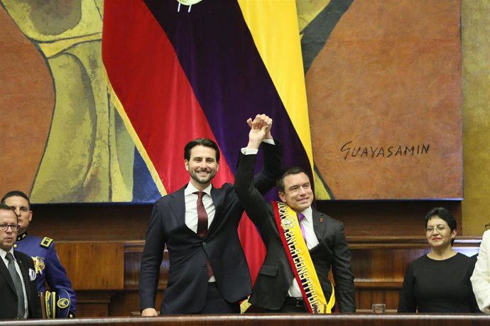 Archivo - El presidente del Parlamento de Ecuador, Niels Olsen, junto al presidente Daniel Noboa.
