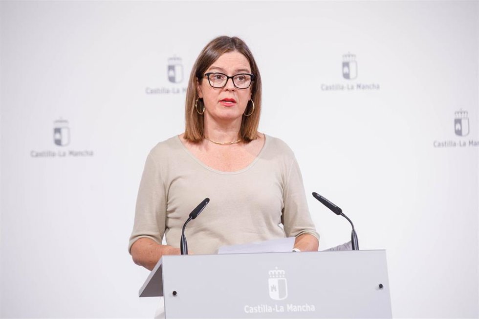 La consejera Portavoz del Gobierno de Castilla-La Mancha, Esther Padilla, en rueda de prensa.