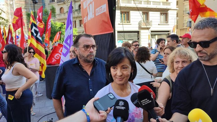 La secretària general de CCOO de Catalunya, Belén López, i el de la UGT de Catalunya, Camil Ros