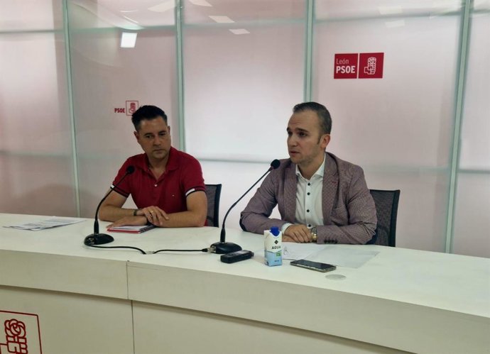De la Rosa y San José durante la rueda de prensa.