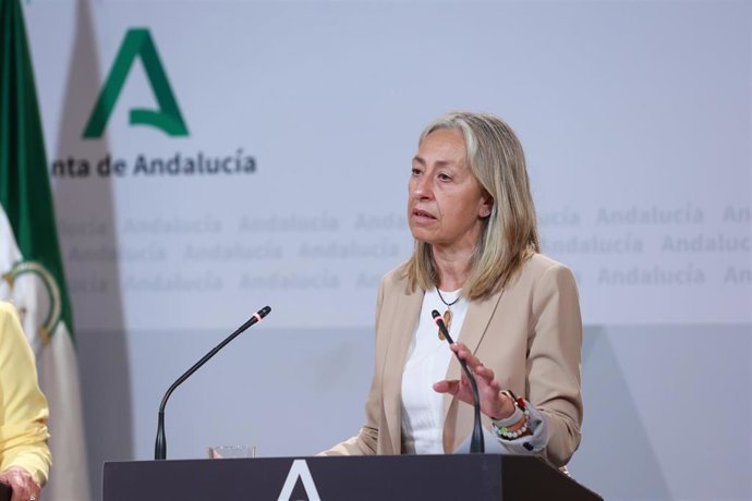 La consejera de Salud y Consumo, Rocío Hernández, en la rueda de prensa posterior al Consejo de Gobierno del 16 de junio de 2025.