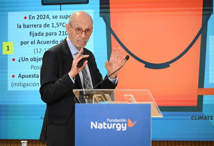 Presentación del informe ‘Gestión del CO2 atmosférico, una introducción a las tecnologías’, elaborado por el catedrático emérito de la Universidad de Barcelona, Mariano Marzo, y publicado por Fundación Naturgy
