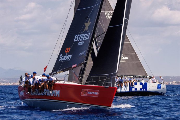 Archivo - El equipo Estrella Damm Sailing Team