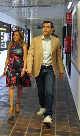 La presidenta del Cabildo de Tenerife, Rosa Dávila, y el consejero de Innovación, Juan José Martínez