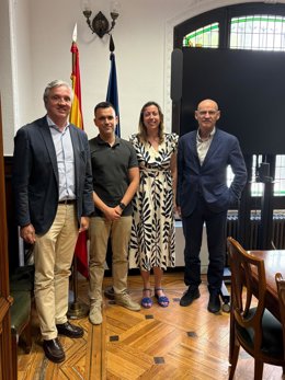 CEAV se reúne con Consumo para pedir una campaña de concienciación contra el intrusismo y el Ministerio lo estudiará.