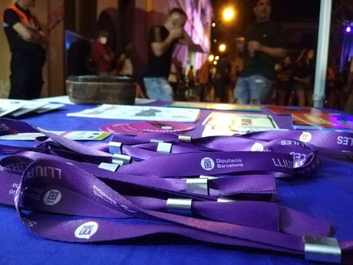 La Diputación de Barcelona refuerza en verano los recursos contra las violencias machistas.