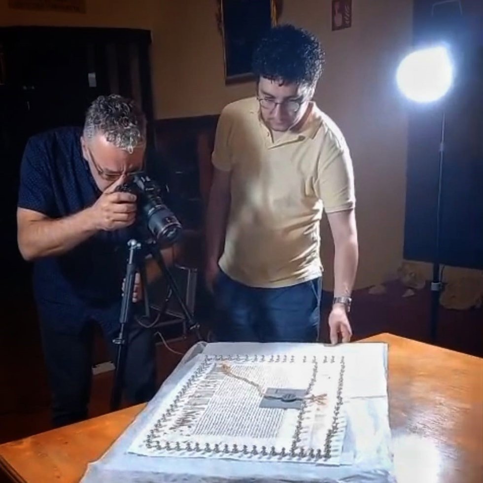 Tareas de digitalización de la bula papal