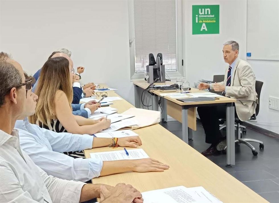 El magistrado Eugenio Frías , en los Cursos de Verano de la UNIA.