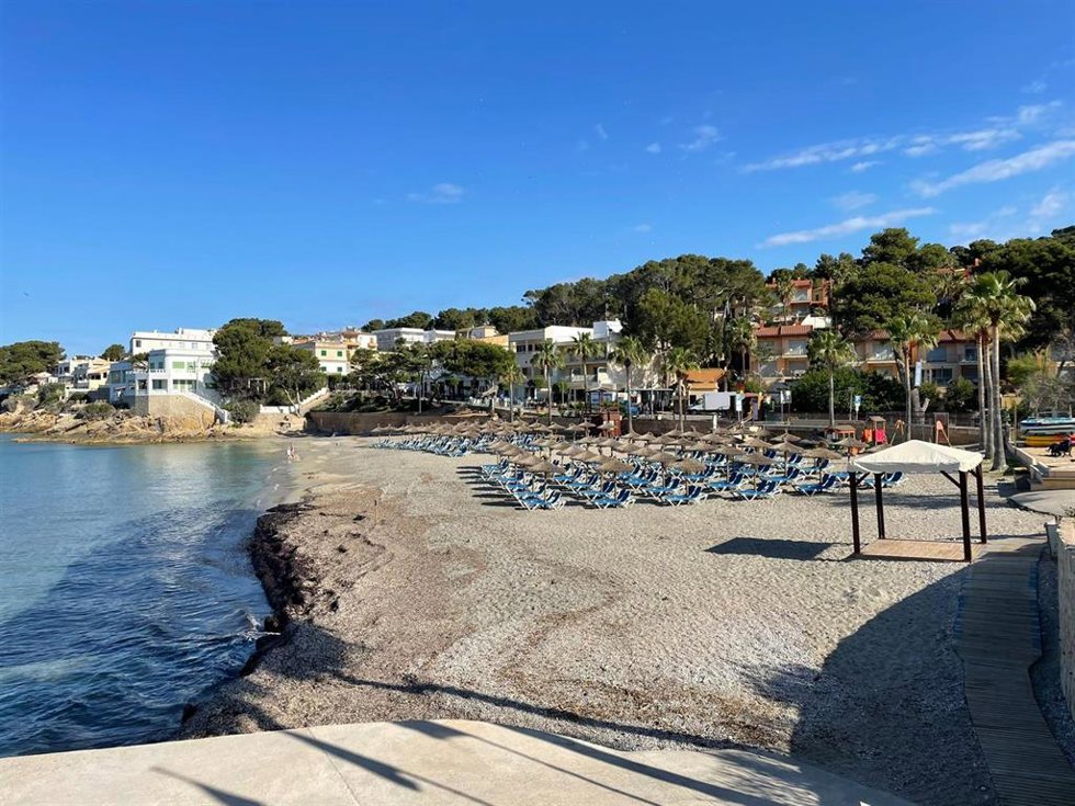 Archivo - Playas de Andratx al inicio de la temporada.