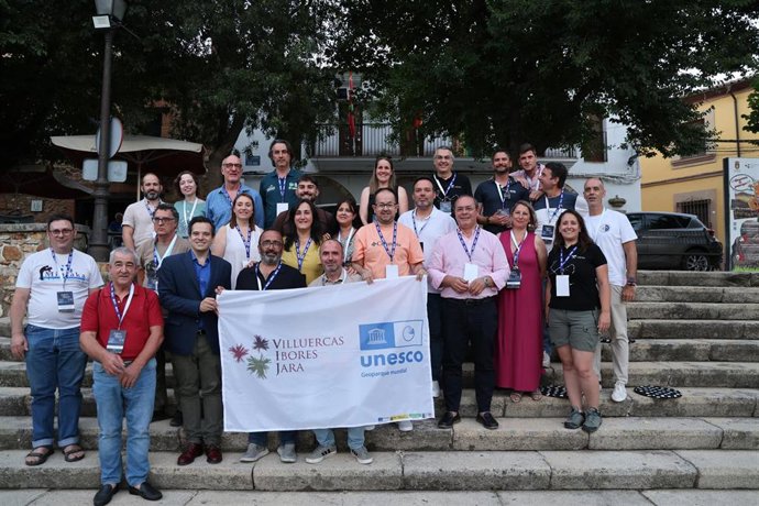 El presidente de la Diputación de Cáceres, Miguel Ángel Morales, participa en un encuentro en Berzocana para celebrar el Destino Startlight del Geoparque Villuercas-Ibores-Jara