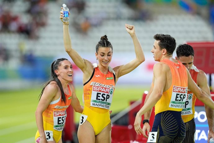 Athletes of Spain react in the 4x4000m Mixed Final during the European Athletics Team Championships Division 1 Madrid 2025 at the Vallehermoso stadium on June 29, 2025 in Madrid, Spain.