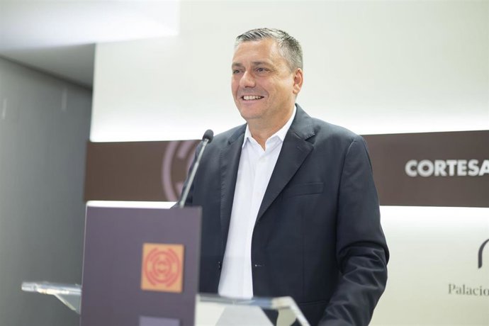 El portavoz del PSOE en las Cortes de Aragón, Fernando Sabés.