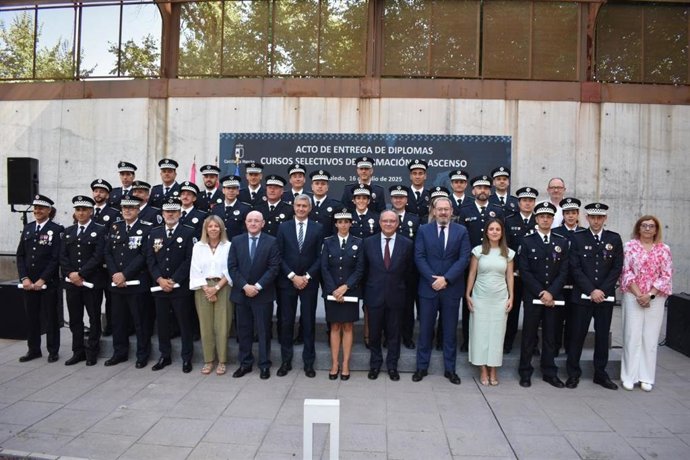 Acto institucional de clausura de los cursos selectivos de formación de ascenso para policías locales.