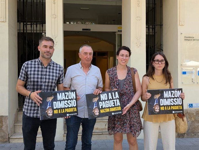 El portaveu de Compromís a Les Corts, Joan Baldoví, junt amb la portaveu adjunta de la coalició, Aitana Mas, i els diputats Gerard Fullana i María José Calabuig este dimecres a Alacant