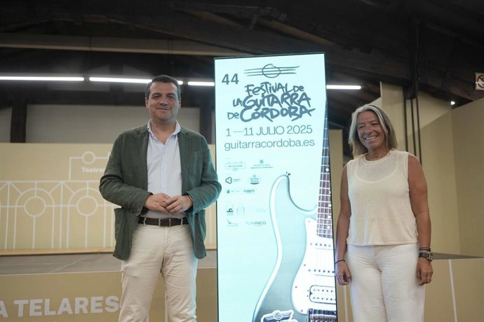 El alcalde de Córdoba, José María Bellido, y la presidenta del IMAE, Isabel Albás, en la presentación del balance del Festival de la Guitarra.