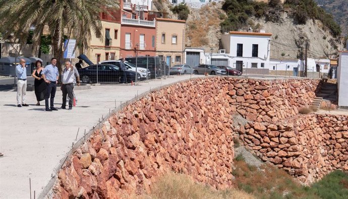 El presidente de la Diputación de Almería, Javier Aureliano García, durante su visita a Canjáyar.