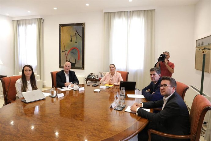 El miembro del Consejo de Dirección de TUI, Thomas Ellerbeck, reunido con la presidenta del Govern, Marga Prohens.