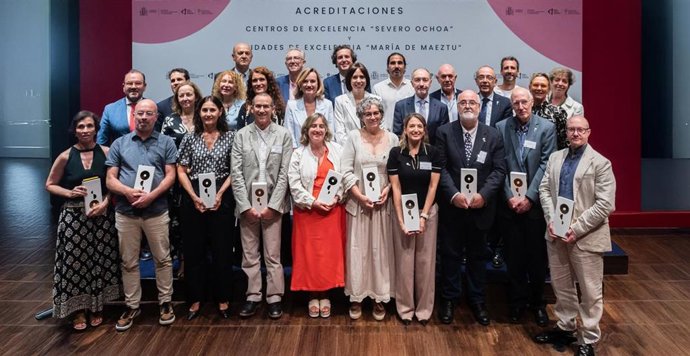 La ministra, Diana Morant, con los representantes de los centros de excelencia 'Severo Ochoa' y 'María de Maeztu'.