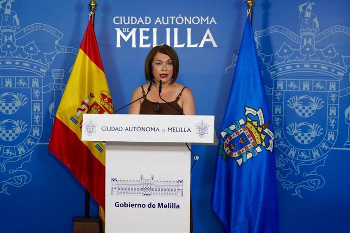 La vicepresidenta primera de la Asamblea de Melilla y delegada para Asuntos de la Unión Europea, María José Aguilar Silveti, en rueda de prensa.