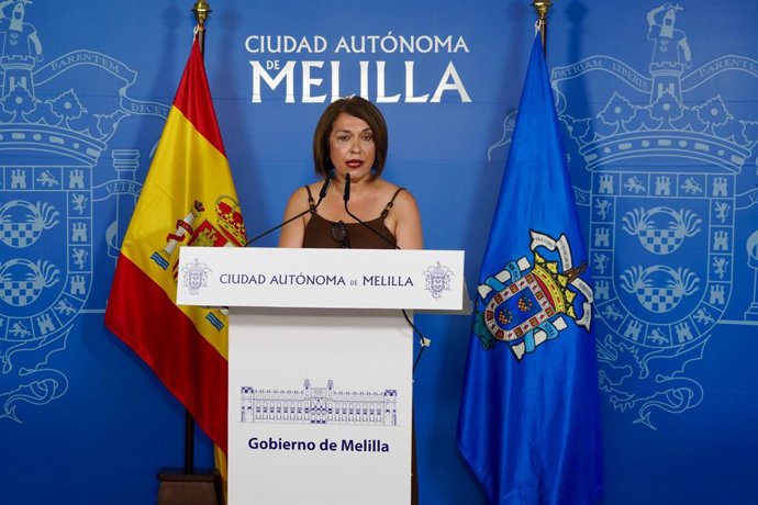La vicepresidenta primera de la Asamblea de Melilla y delegada para Asuntos de la Unión Europea, María José Aguilar Silveti, en rueda de prensa.