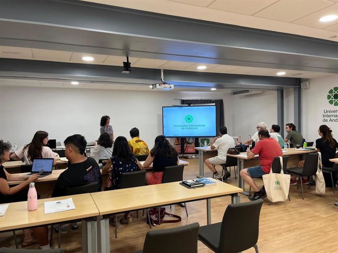 María Carmen Jiménez Fernández en el encuentro 'Cortometrajes de bajo coste, todo un reto' en los cursos de verano 2025 de la UNIA