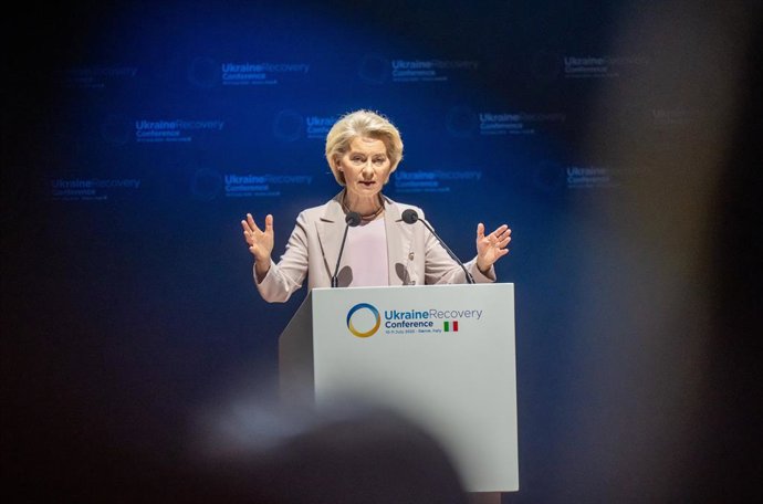 10 de julho de 2025, Itália, Roma: Ursula von der Leyen, presidente da Comissão da UE, discursa na conferência de reconstrução da Ucrânia. Depois da Suíça, do Reino Unido e da Alemanha, a Itália está sediando a reunião internacional, que se concentra na a