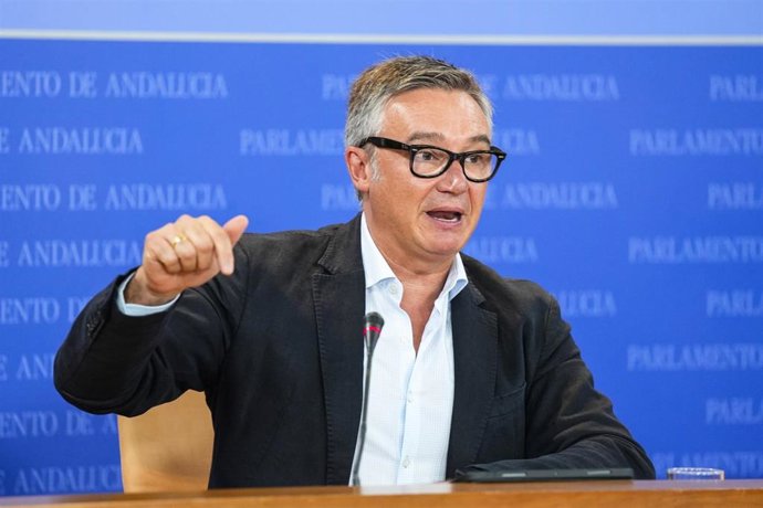 El portavoz del Grupo Parlamentario Vox, Manuel Gavira, este miércoles en rueda de prensa. 