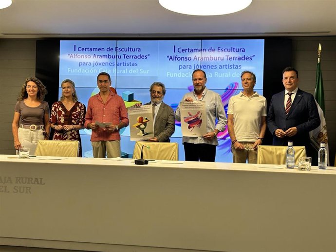 El presidente de la Fundación Caja Rural del Sur, en la presentación del certamen de pintura y escultura Alfonso Aramburu.