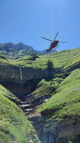 El helicóptero rescata a un senterista en Pandillo