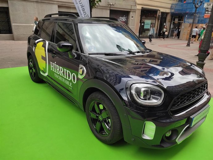 Archivo - Vehículo nuevo híbrido enchufable