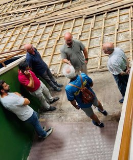 El alcalde de El Puerto, Germán Beardo, supervisando las obras del Pabellón Ramón Velázquez.