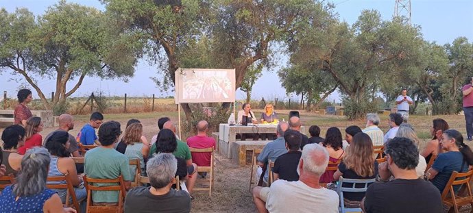Imagen de la primera sesión del nuevo ciclo de conferencias de la asociación de defensa de la naturaleza Ándalus