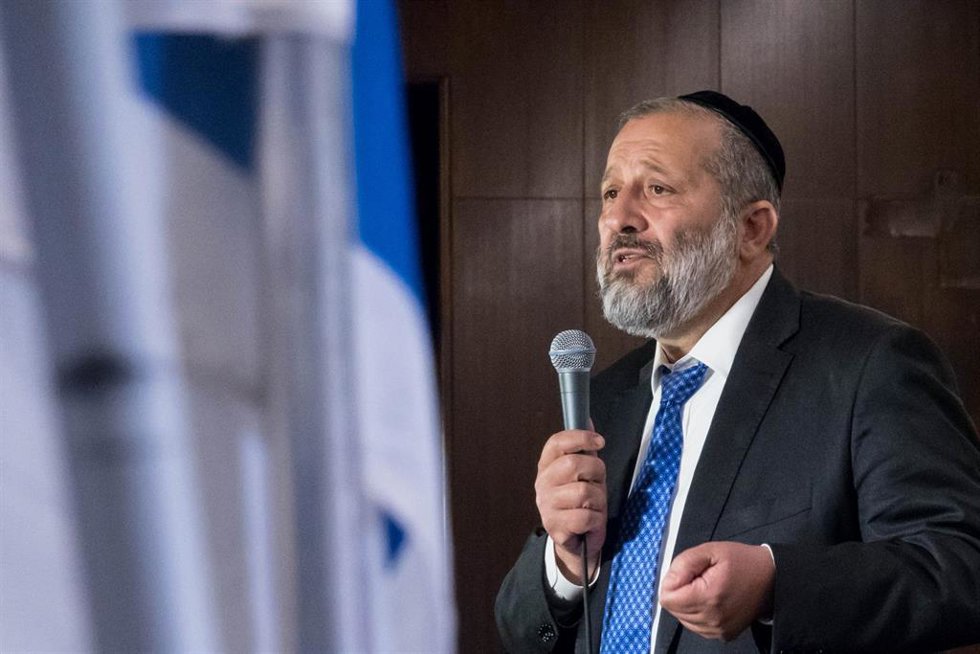 Archivo - El líder del partido ultraortodoxo israelí Shas, Aryeh Deri