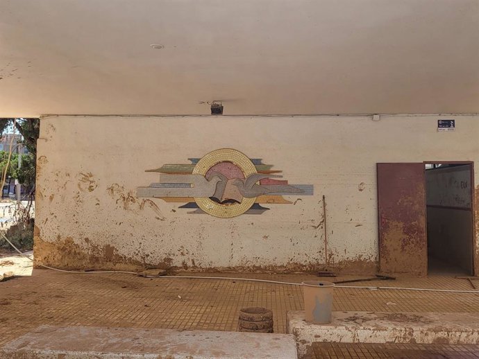 Mural de l'escultor Alfonso Pérez Plaza a l'IES Berenguer Dalmau de Catarroja.