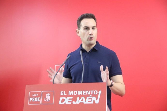 Jose Latorre durante la rueda de prensa