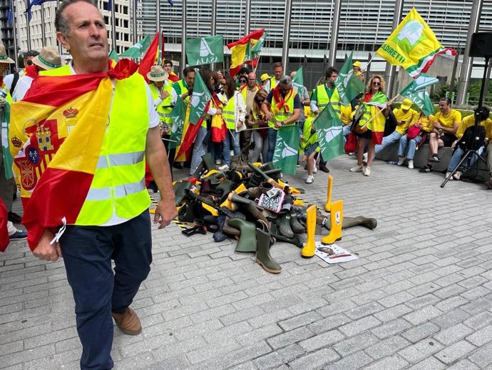 Miembros de APAG Extremadura participan en Bruselas en una protesta