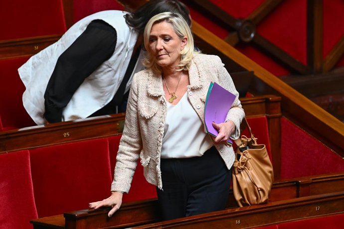 24 de junho de 2025, Paris, Ile-De-France (Região, França): Marine Le Pen durante a sessão do QAG na Assembleia Nacional em 24 de junho de 2025