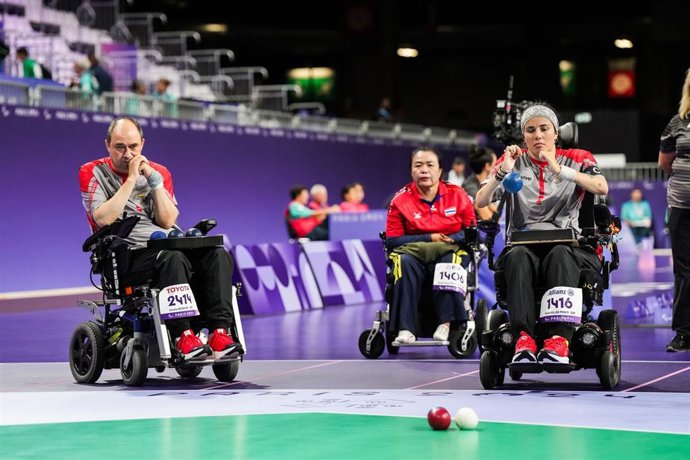 Archivo - Vasile Agache y Sara Aller durante la competición mixta por parejas de la clase BC4 de la boccia de los Juegos Paralímpicos de París de 2024