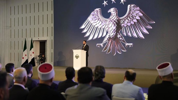 4 de julho de 2025, Síria, Síria, República Árabe da Síria: O presidente sírio Ahmad Al-Sharaa participa da cerimônia de lançamento da nova identidade visual síria em Damasco, Síria, em 4 de julho de 2025