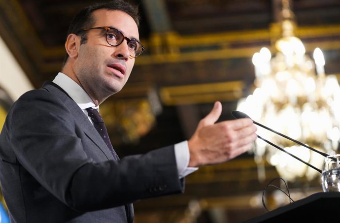 Archivo - El ministro de Economía, Comercio y Empresa, Carlos Cuerpo, durante su itnervención en un desayuno-coloquio sobre la situación de la economía en España. A 13 de septiembre de 2024, en Sevilla (Andalucía, España). El ministro de Economía, Comerci