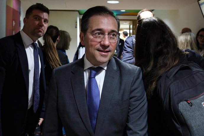 El ministro de Exteriores, José Manuel Albares, en una reunión en Bruselas.