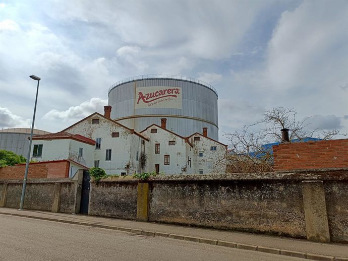 Archivo - Planta de Azucarera de La Bañeza (León).