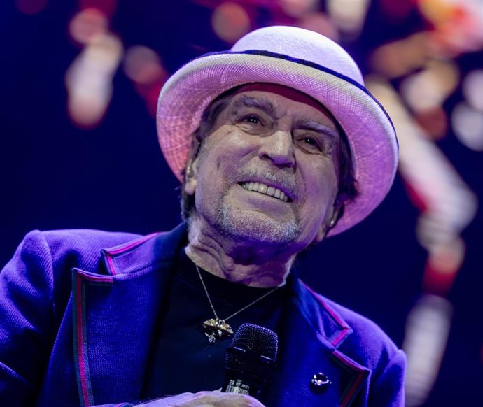 El cantautor Joaquín Sabina durante un concierto en el Movistar Arena, a 19 de mayo de 2025, en Madrid (España).