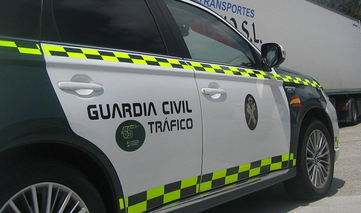 Abierto uno de los carriles de la A-2 en sentido Zaragoza cortada en Gajanejos por el vuelco de un camión