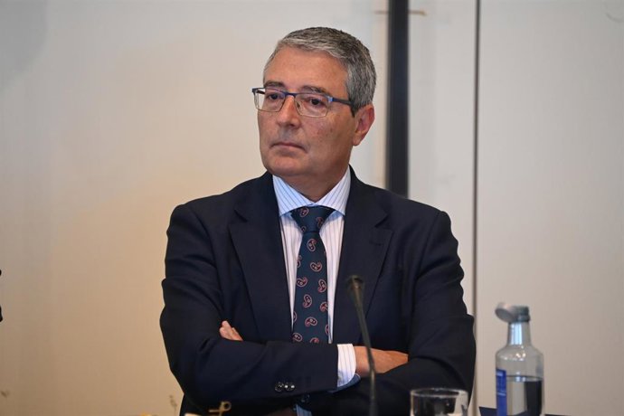 Archivo - El presidente de la Diputación de Málaga y alcalde de Rincón de la Victoria, Francisco Salado.