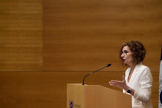 La vicepresidenta primera del Gobierno y ministra de Hacienda, María Jesús Montero, participa en un curso de verano de la Universidad de Málaga.